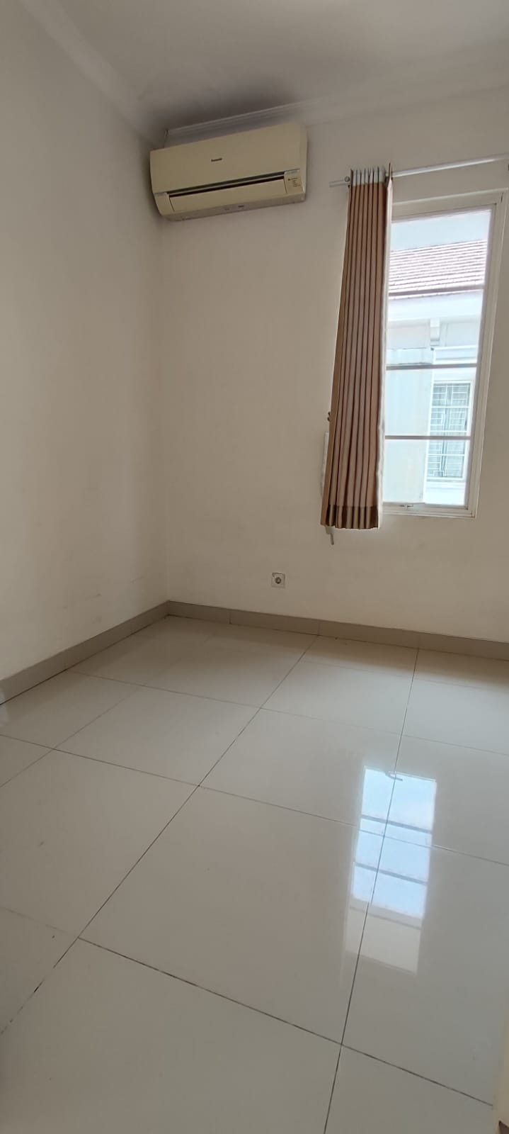 Rumah Disewakan di Cluster Oakwood Lippo Cikarang